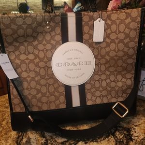 Beautiful  Brand New XL Signature COACH Dempsy Tote!!!